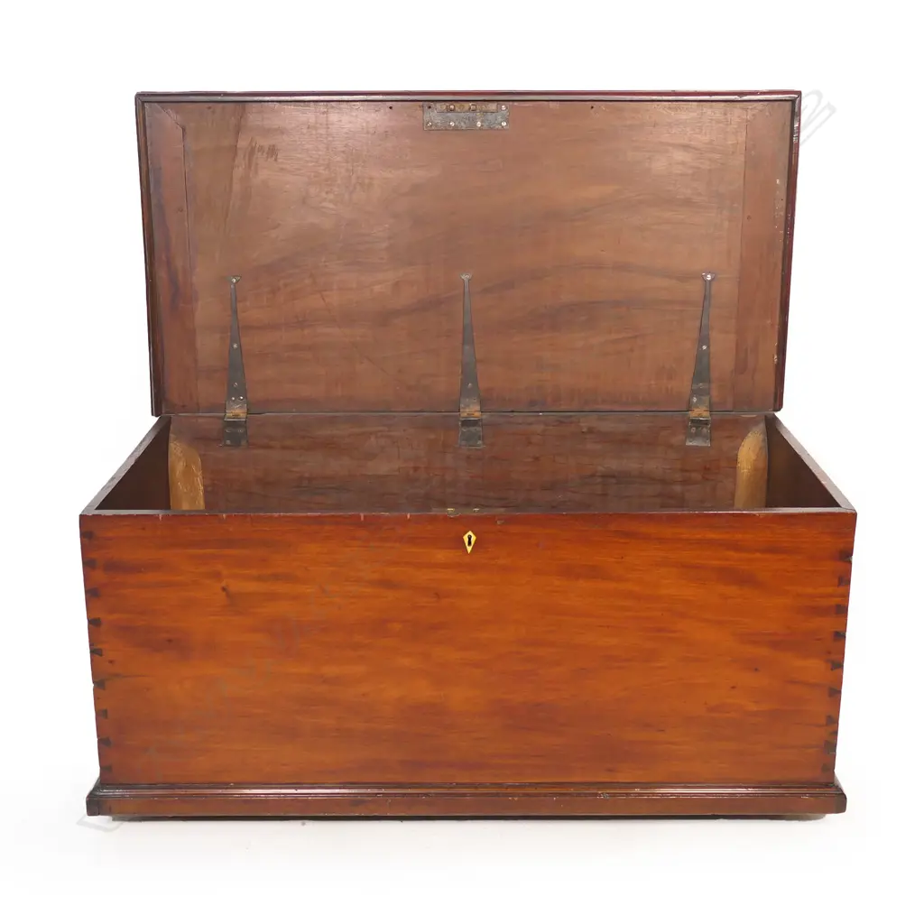 A quality Victorian mahogany large sea captain’s chest, Image 1++