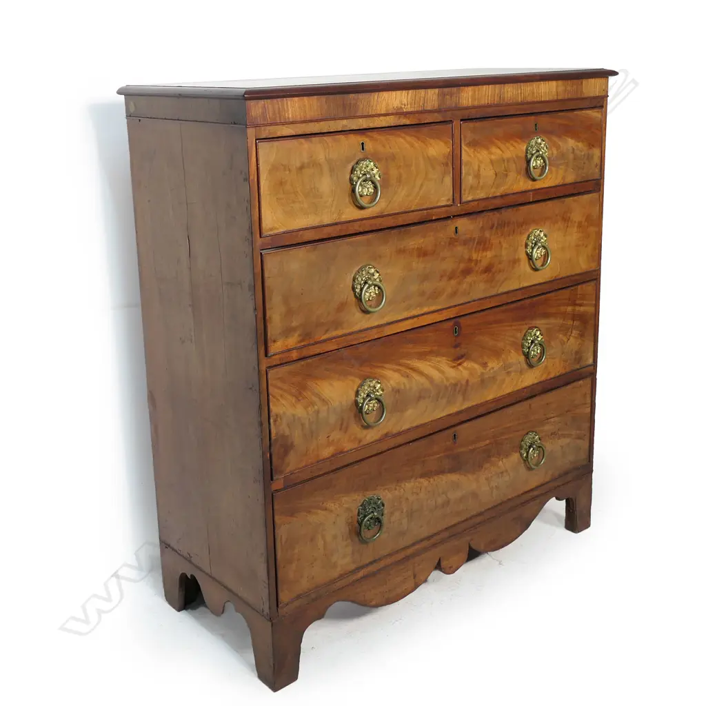A Georgian mahogany flat front five drawer chest, Image 1++