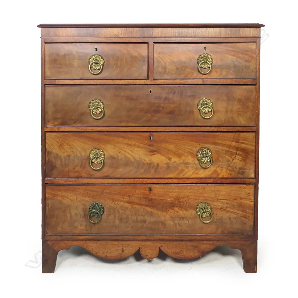 A Georgian mahogany flat front five drawer chest, Image 1++