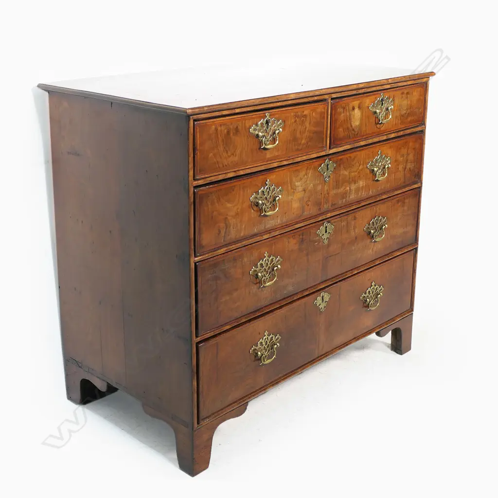 A George l and later figured walnut flat front chest, Image 1++