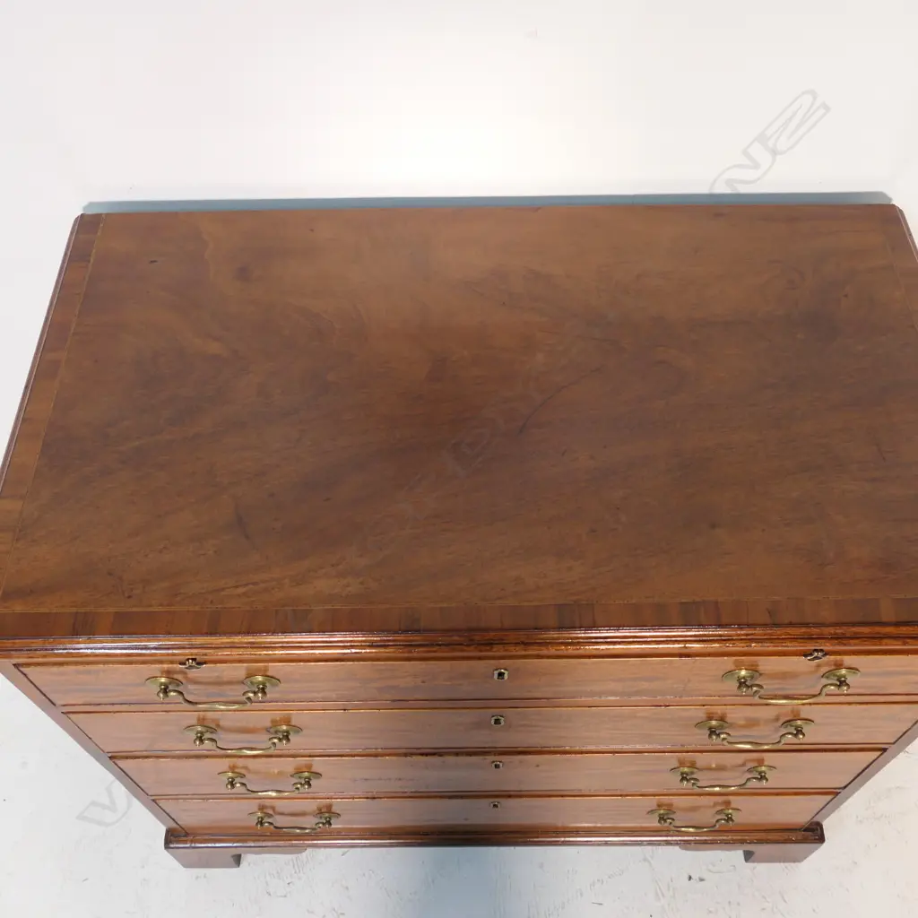 A good George lll mahogany crossbanded chest, Image 1++