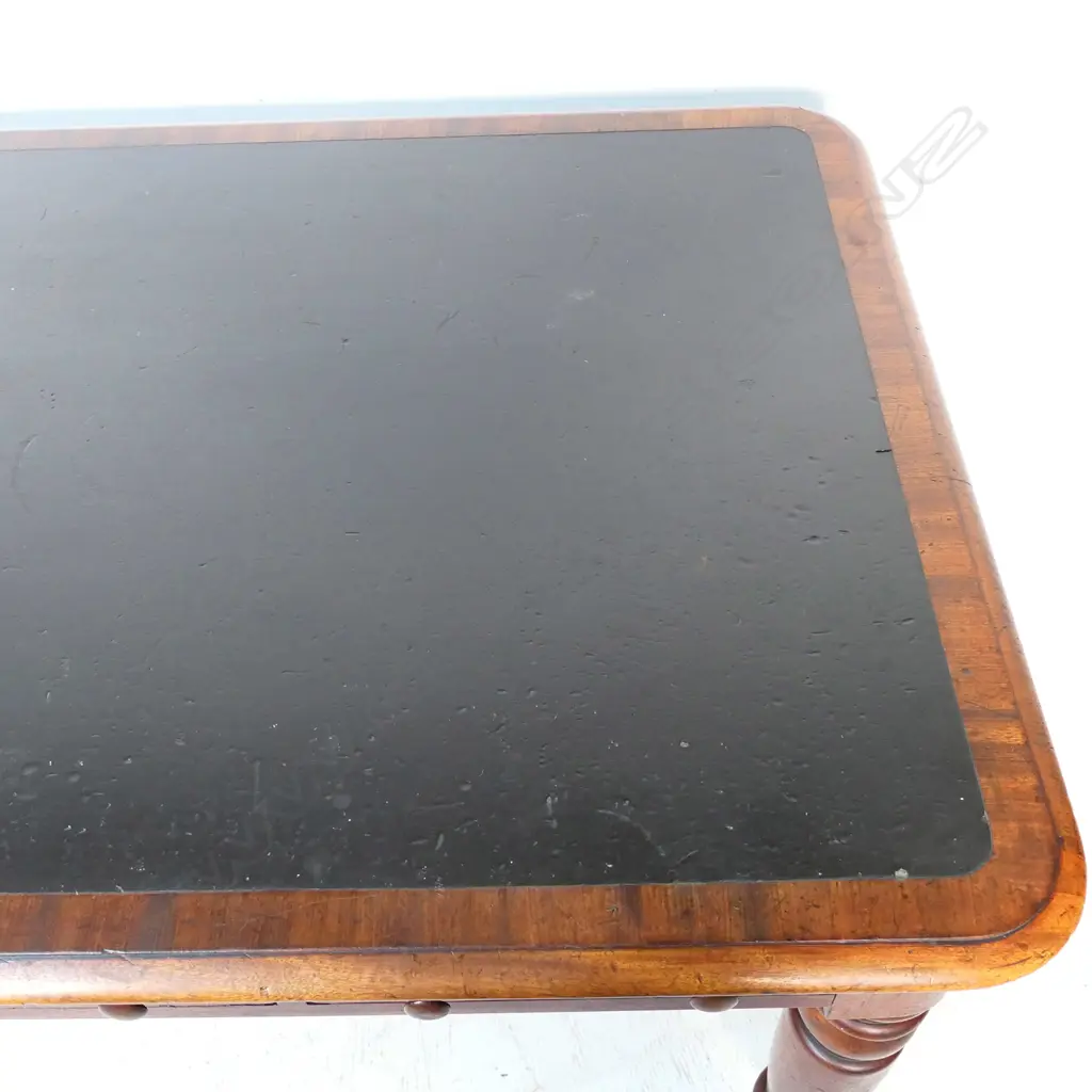 A Victorian mahogany library table, Image 1++