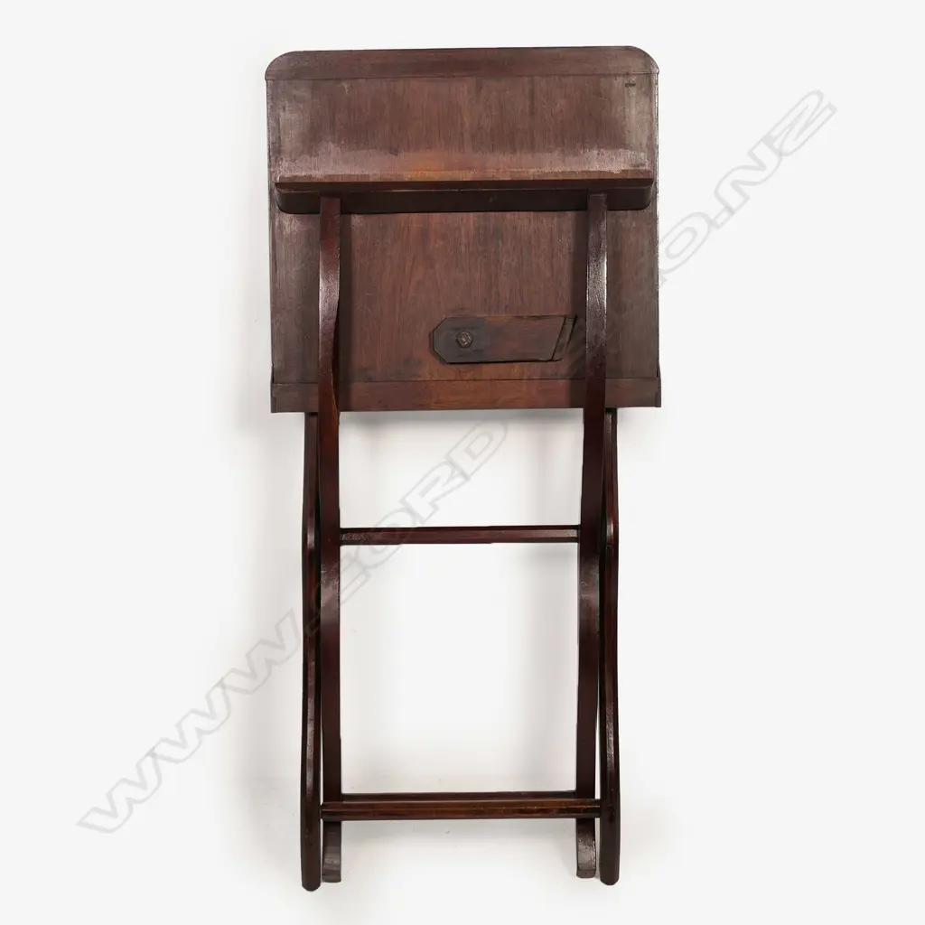 A Victorian mahogany coaching table, Image 1++