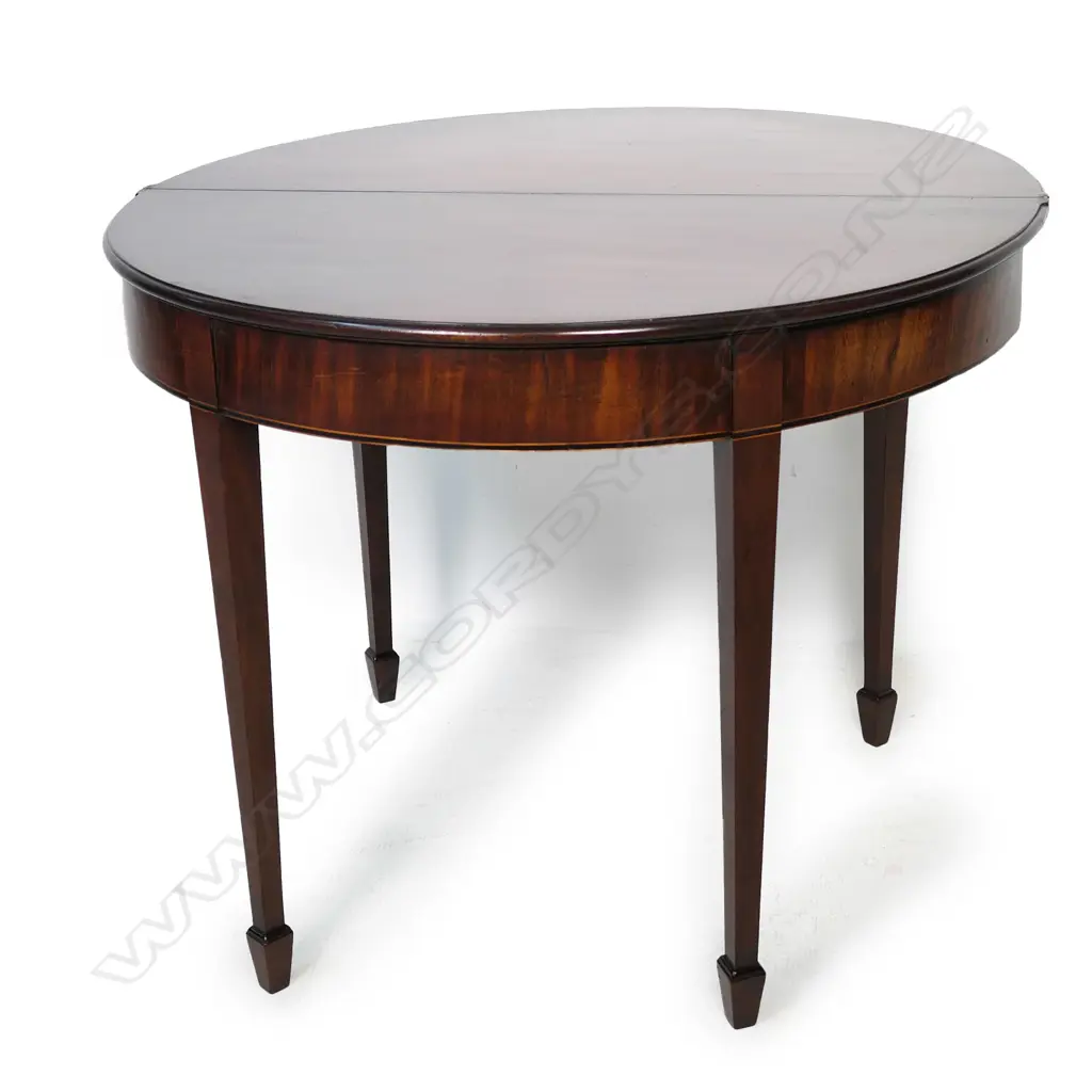 A George III mahogany fold-over top tea table, Image 1++