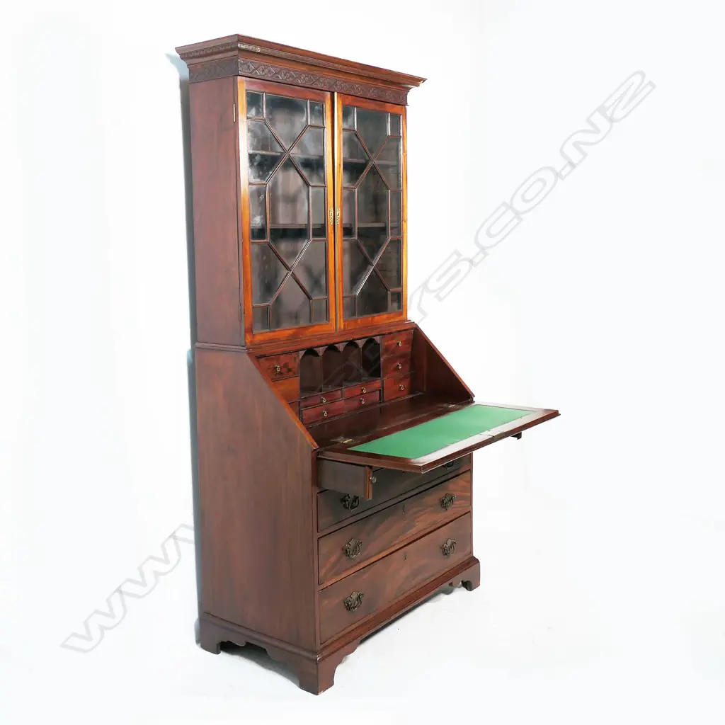 A George III mahogany bookcase bureau, Image 1++