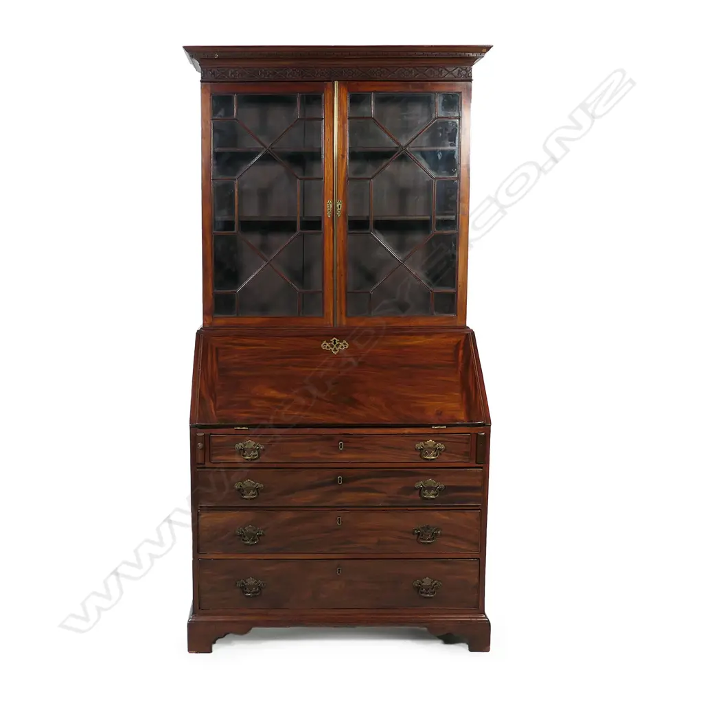 A George III mahogany bookcase bureau, Image 1++