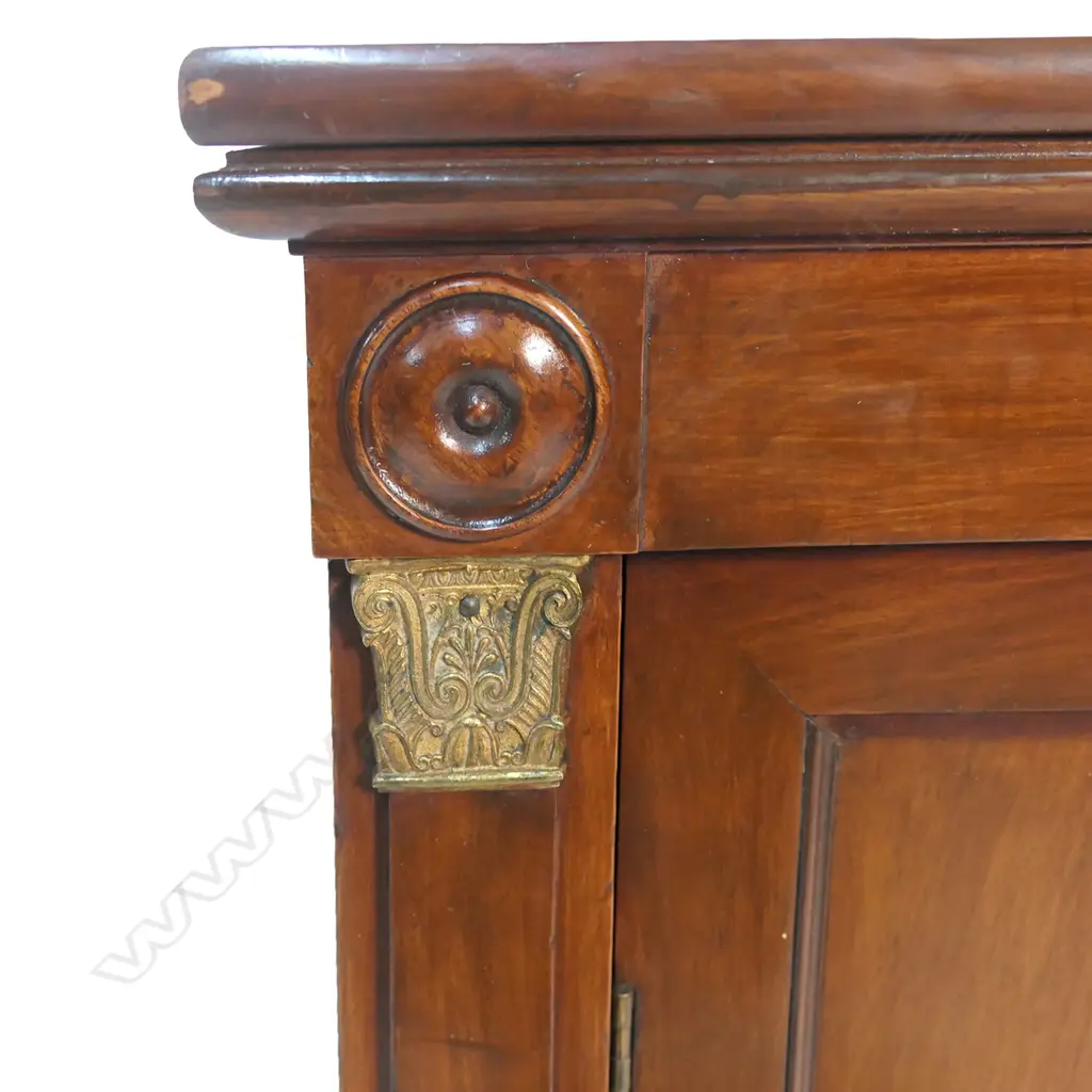 A Regency flame mahogany bookcase, Image 1++