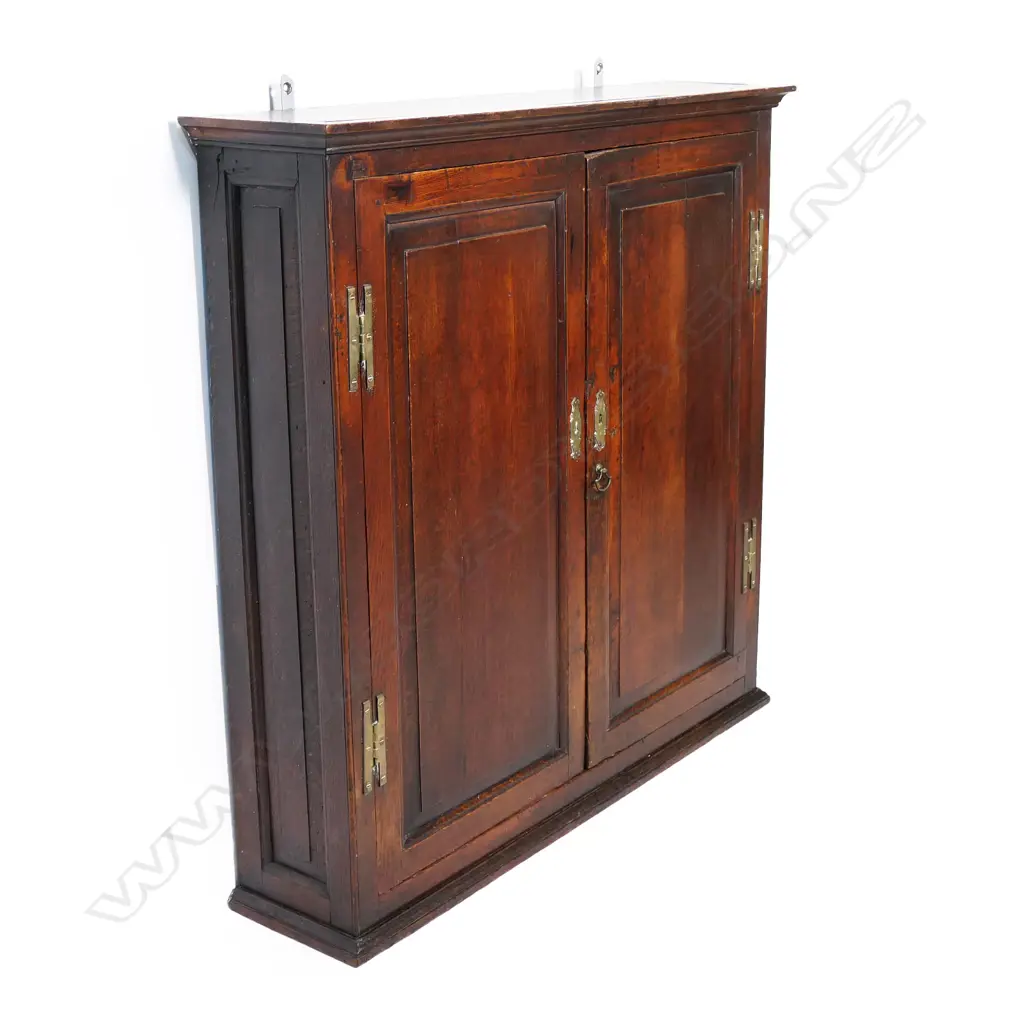 A Georgian oak wall cabinet, Image 1++