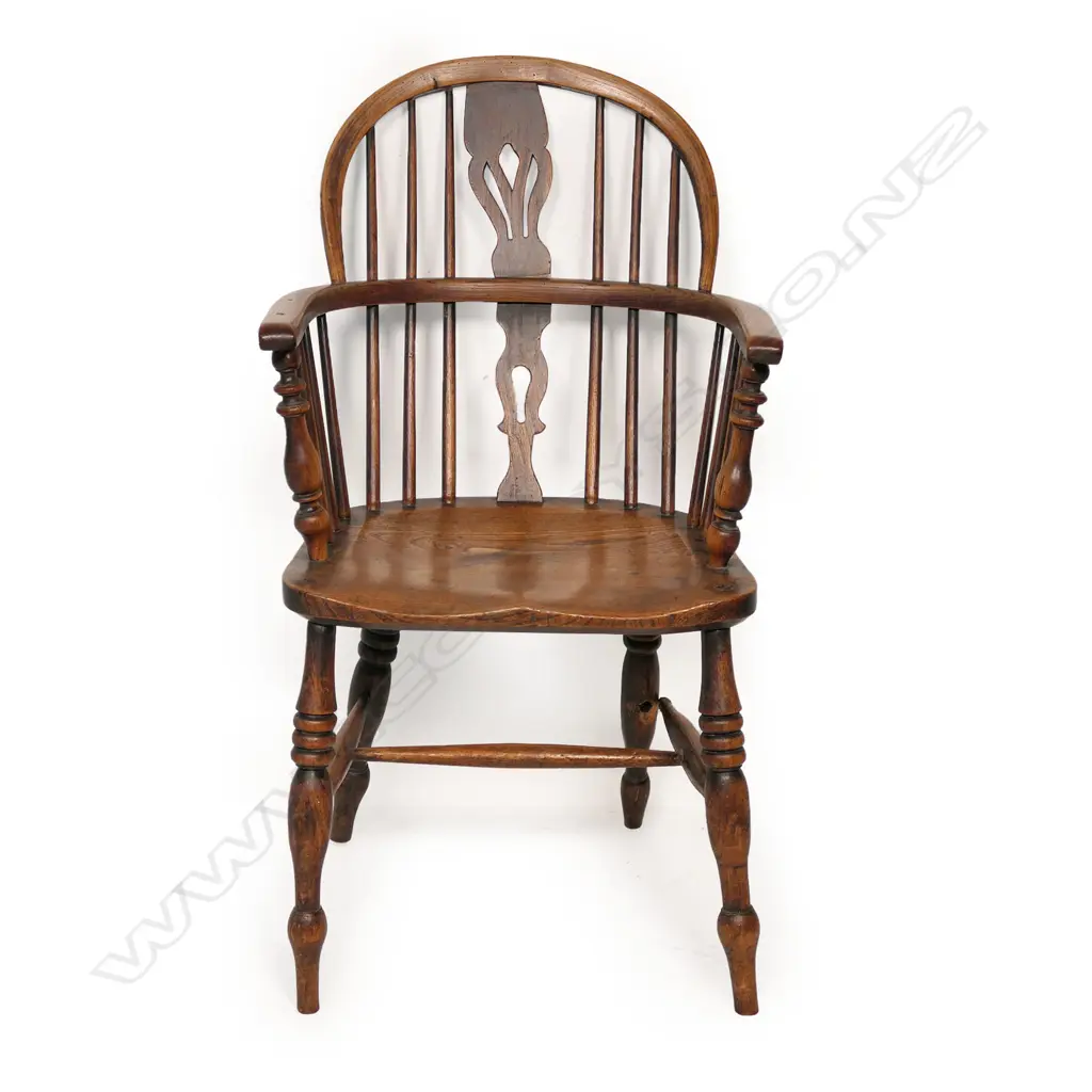 An early 19thC elm Windsor armchair, Image 1++