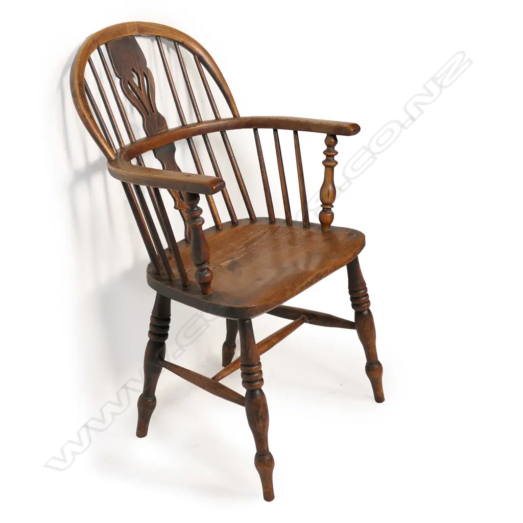 An early 19thC elm Windsor armchair, Image 1++