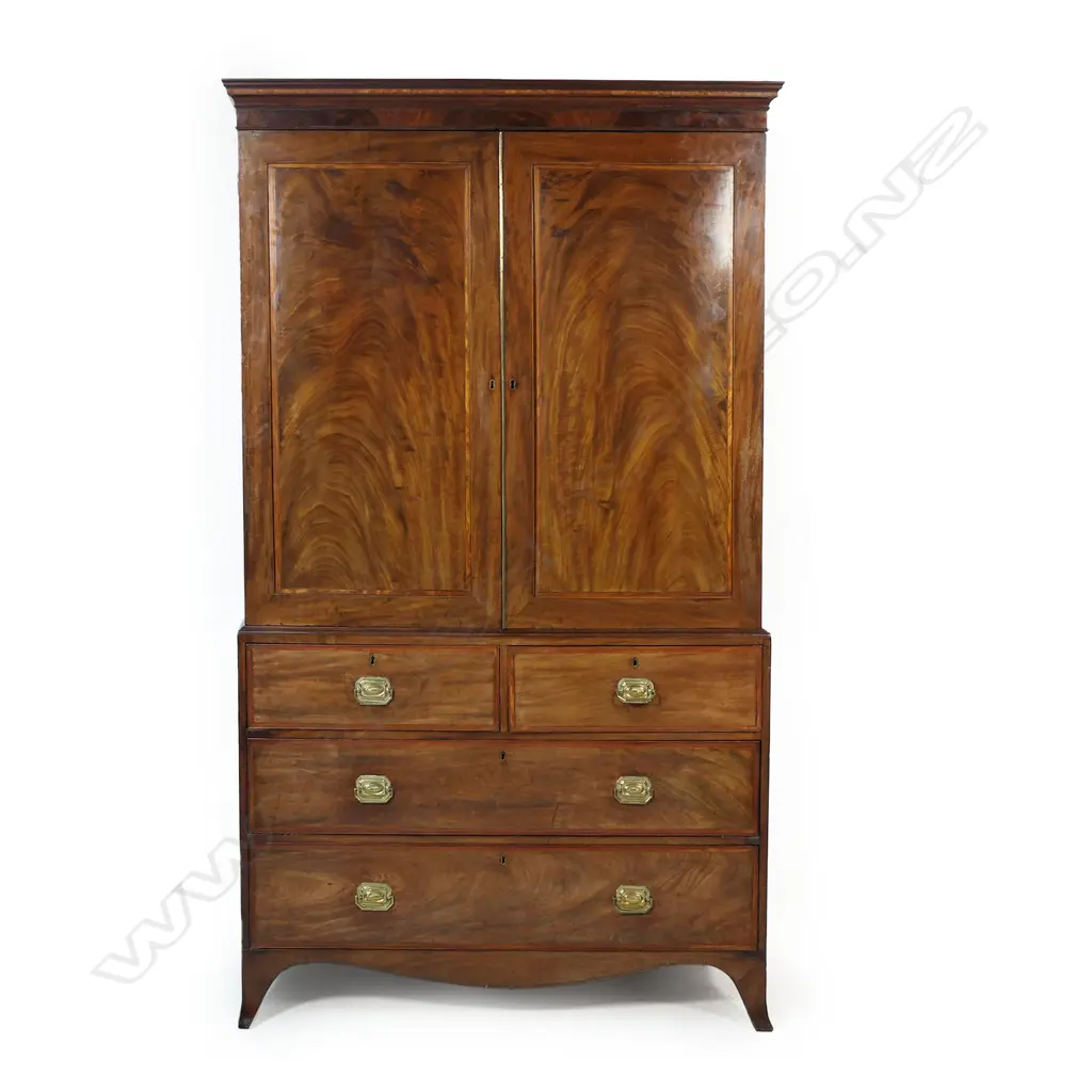 An early Victorian mahogany linen press, Image 1++