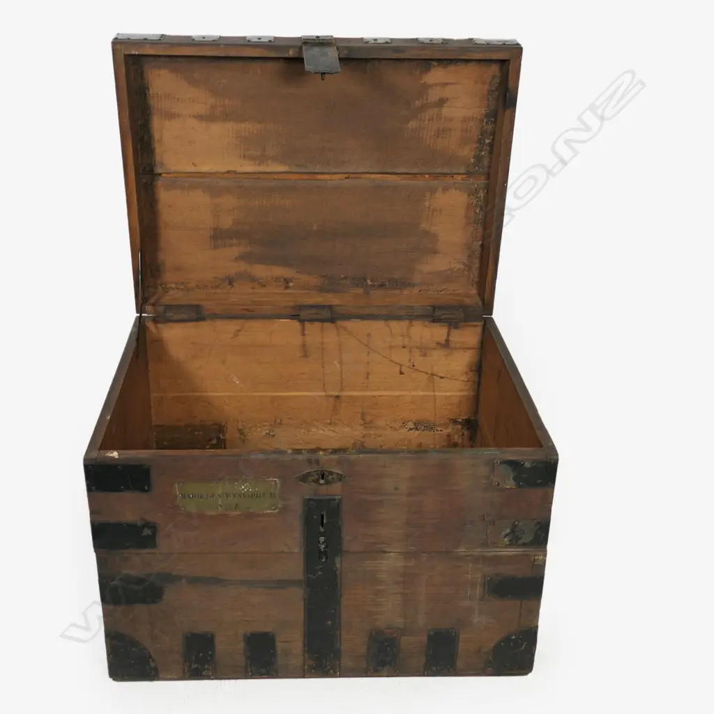 Lieutenant-colonel Robert Henry  Wynyard CB (1802 – 1864) historical travelling chest, Image 1++