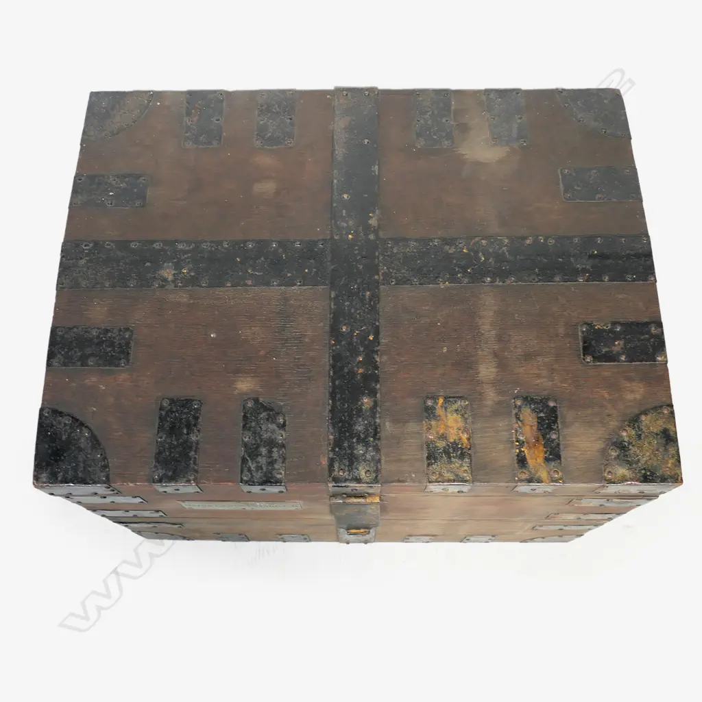 Lieutenant-colonel Robert Henry  Wynyard CB (1802 – 1864) historical travelling chest, Image 1++