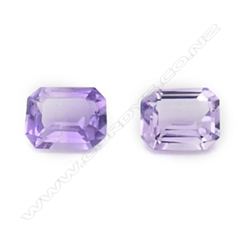 Amethyst – 4.67ct. - 2 stones rectangular with corners cut Image 1++