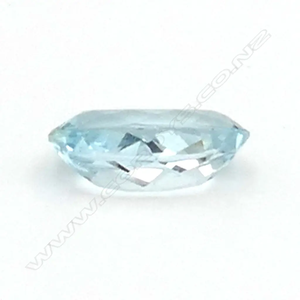 Aquamarine – 6ct. oval Image 1++