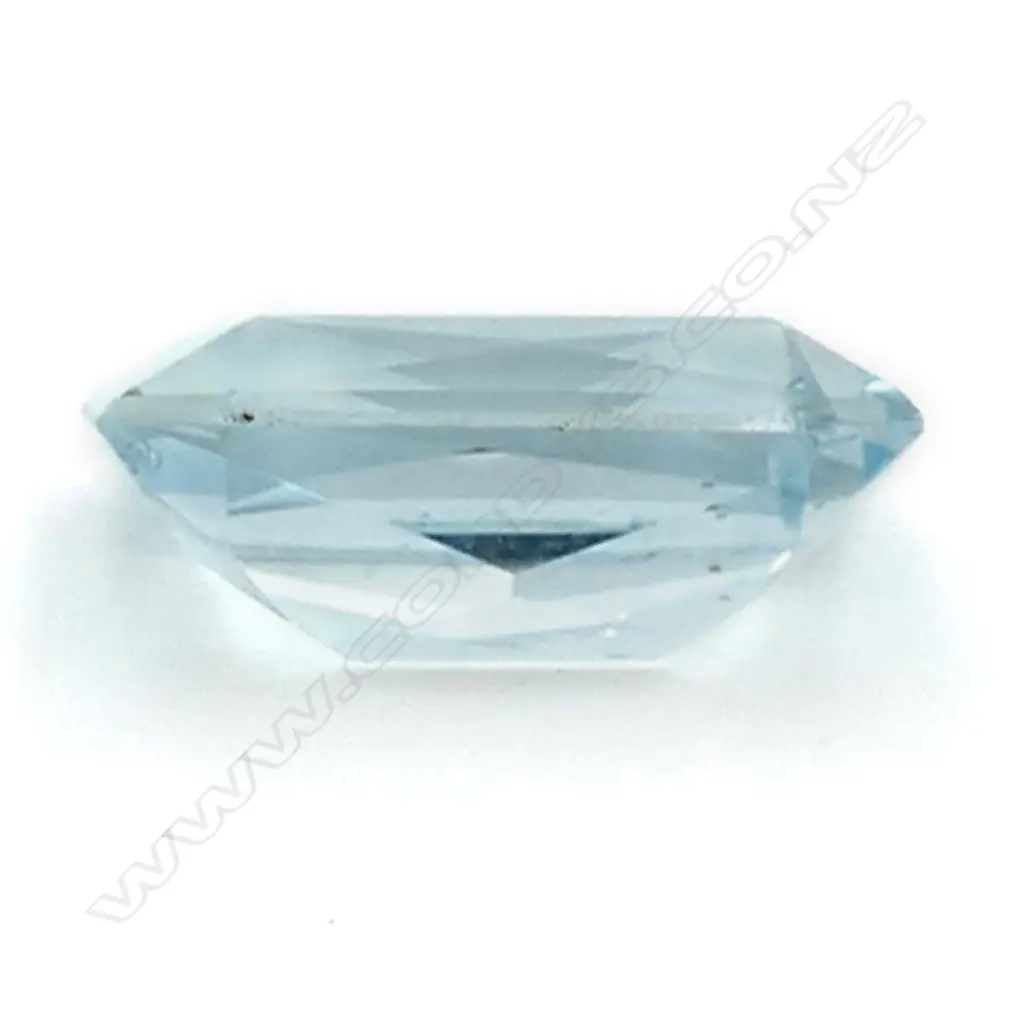 Aquamarine – 3.56ct. rectangular with corners cut Image 1++