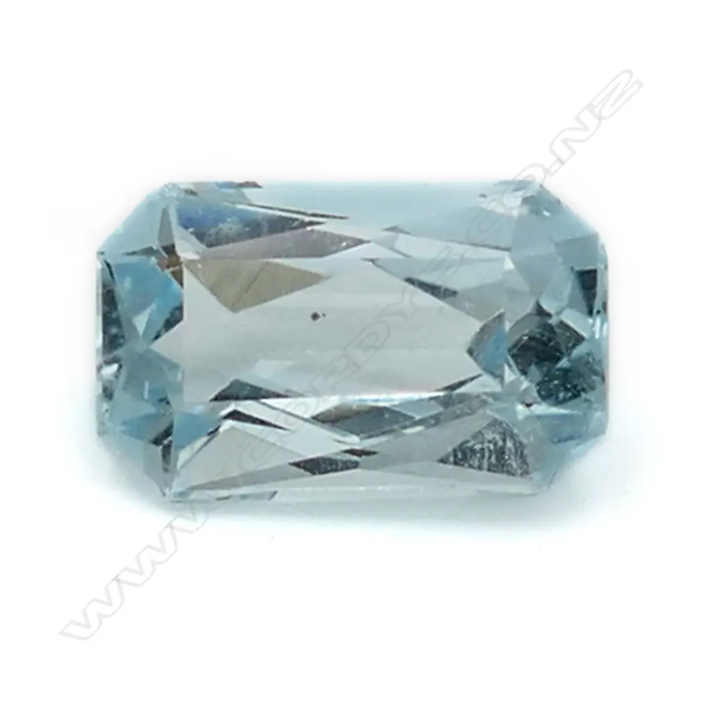 Aquamarine – 3.56ct. rectangular with corners cut Image 1++
