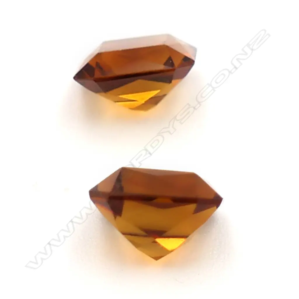 Citrine – 2.7ct. - 2 stones square with round corners Image 1++