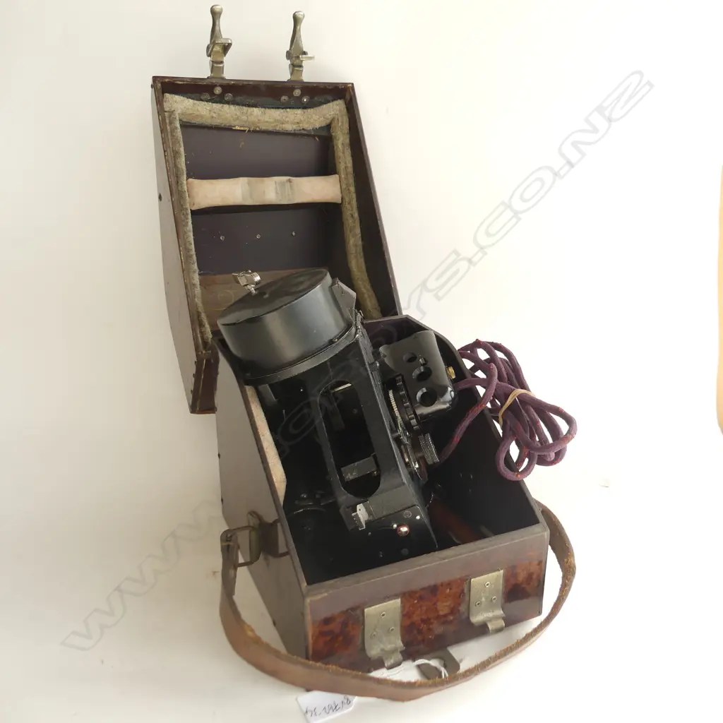 WWII-period Bubble Sextant, in original box MK1XA, Image 1++