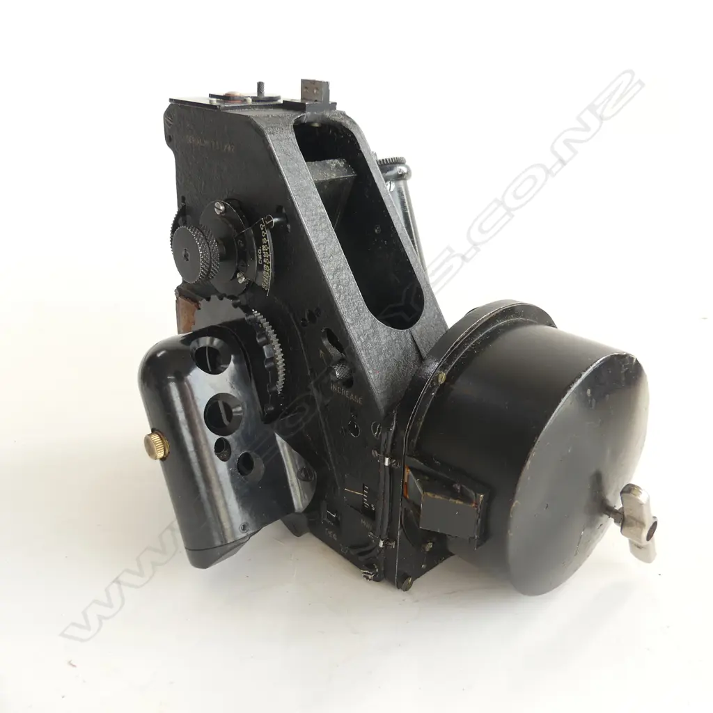 WWII-period Bubble Sextant, in original box MK1XA, Image 1++