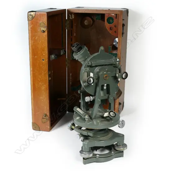 Hilger & Watts Ltd theodolite in box - 210 x 190 x 410mm (box).
