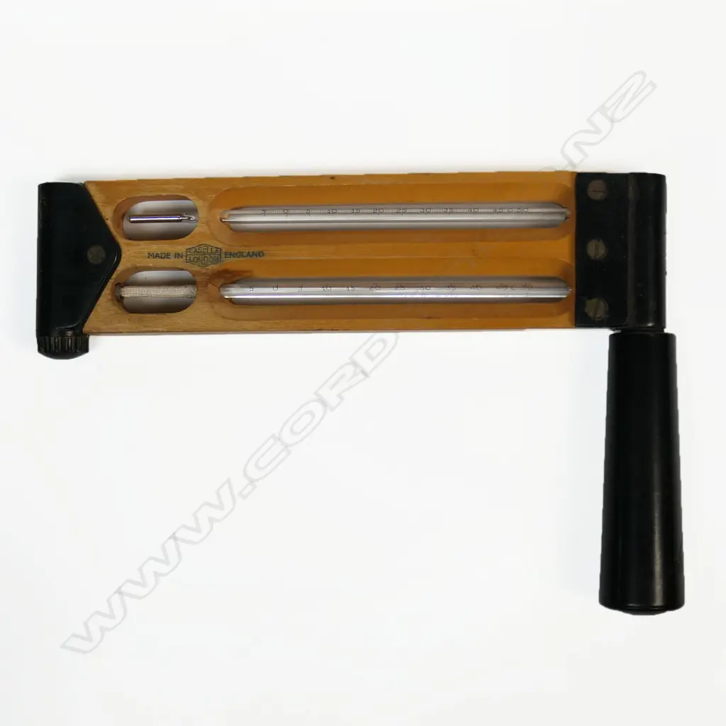 Leather cased Cassella whirling Psychrometer with ‘Relative Humidity Table’. L.220mm. Image 1++