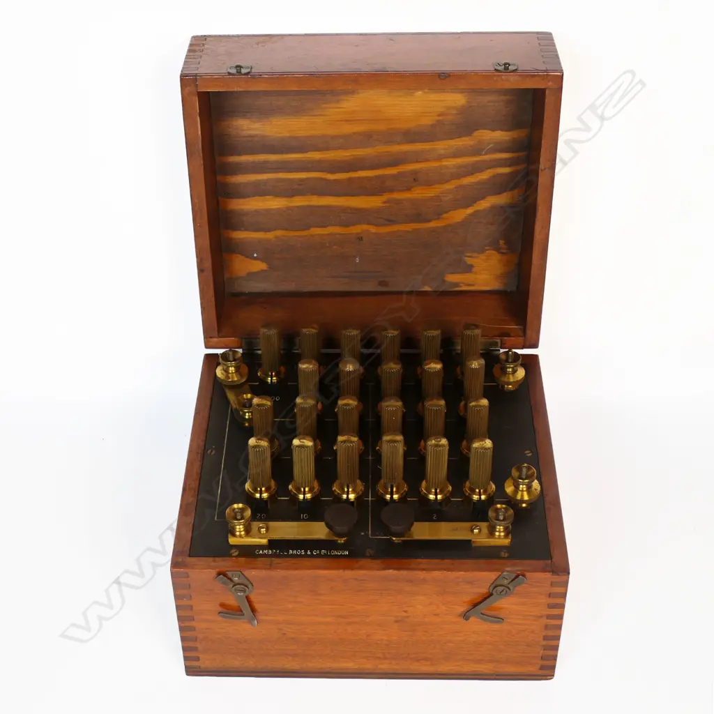 Campbell Bros & Co London electrical bridge. With copper knobs. 225 x 195 x 160mm. Image 1++