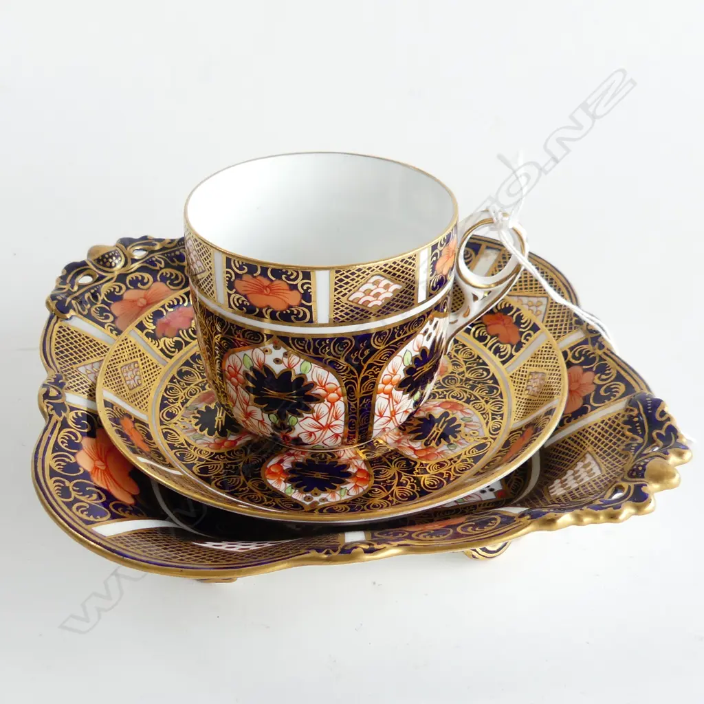 Royal Crown Darby Imari pattern cup saucer and fluted dish. Dia.210mm Image 1++