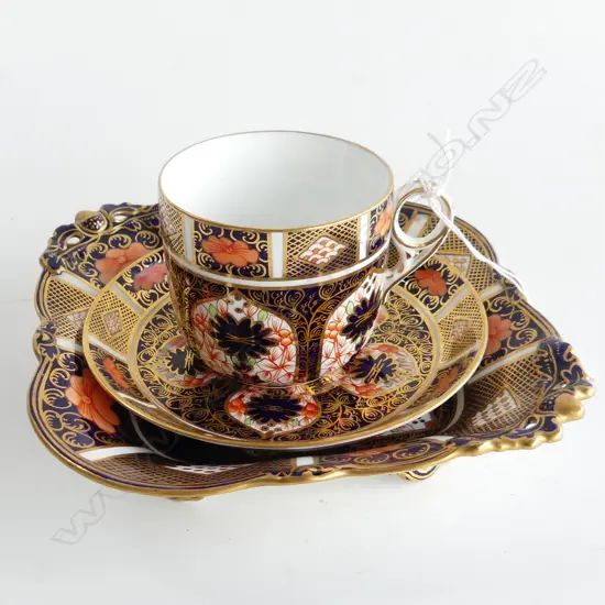 Royal Crown Darby Imari pattern cup saucer and fluted dish. Dia.210mm