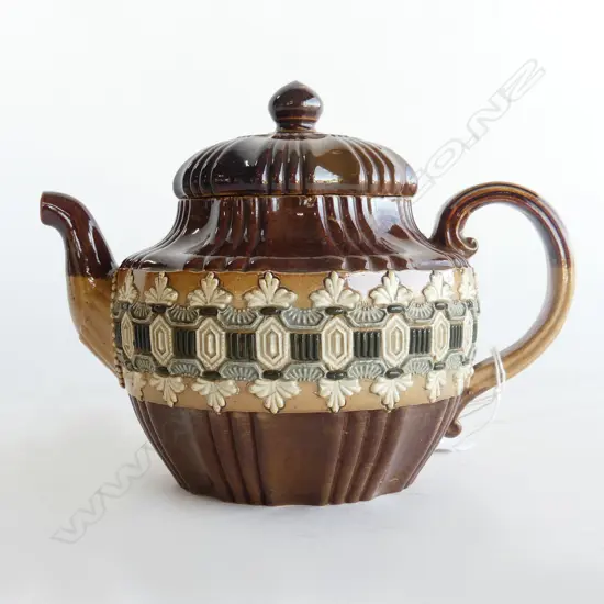 Doulton Lambeth teapot. H.130mm