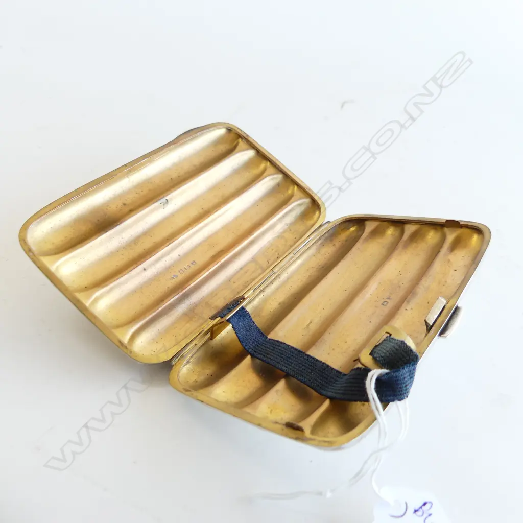 Sterling silver cigar case with gilded interior. Birmingham 1920. 146gms. 130 x 80mm Image 1++