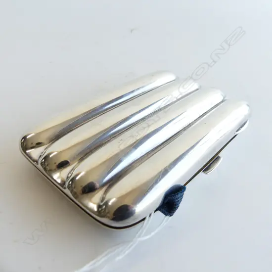 Sterling silver cigar case with gilded interior. Birmingham 1920. 146gms. 130 x 80mm