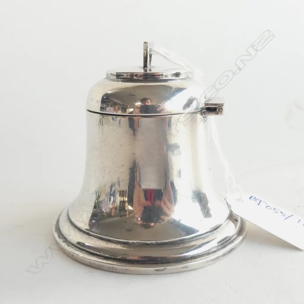 Sterling silver inkwell. Birmingham 1913. 174gms. Image 1++