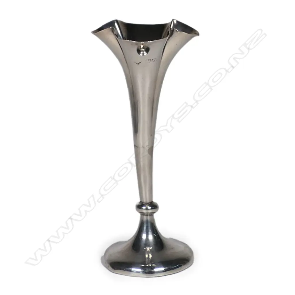 Sterling silver trumpet vase. London hallmark. weighted base. H.140mm Image 1++