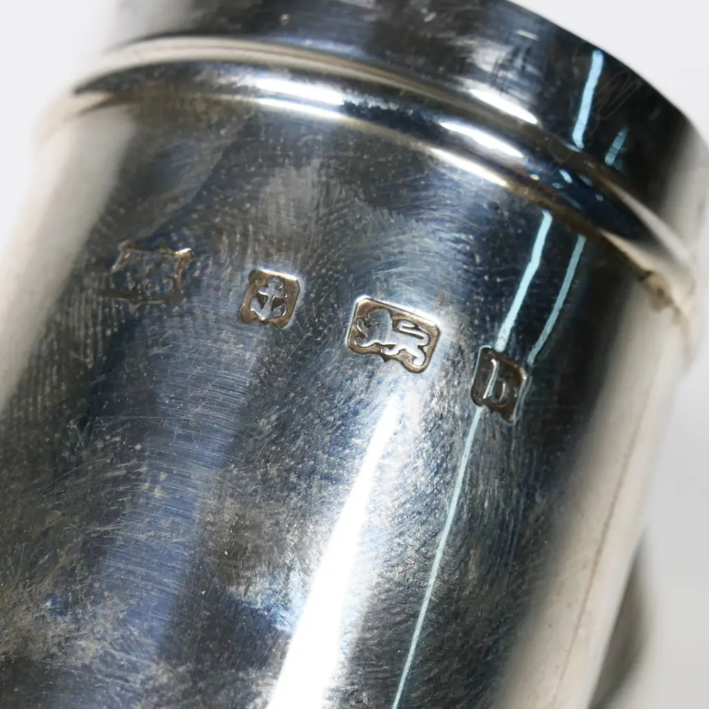 Edwardian silver cylindrical canister. Birmingham 1901. H.190mm. 83gms. Image 1++
