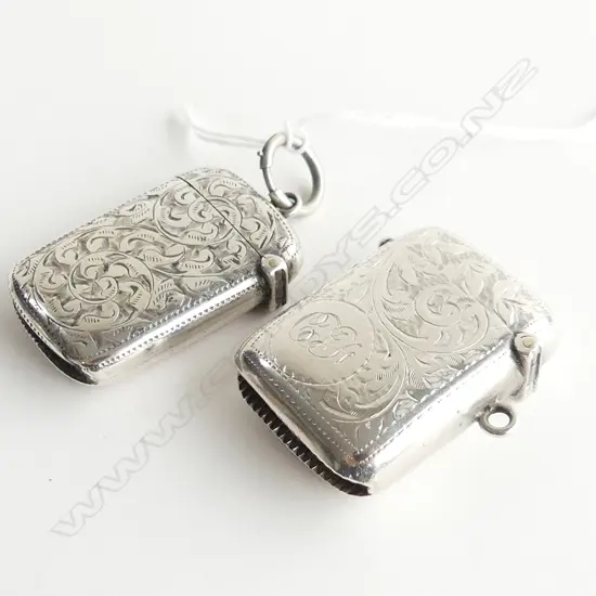 Two sterling silver vestas, Birmingham 1900 & 1912, 44.1gms.
