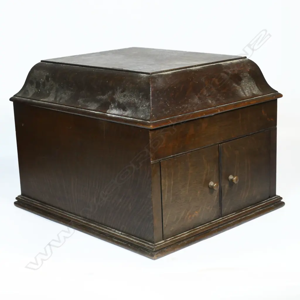 ’His Master’s Voice’ gramophone, Model 109. 380 x 450 x 33mm Image 1++