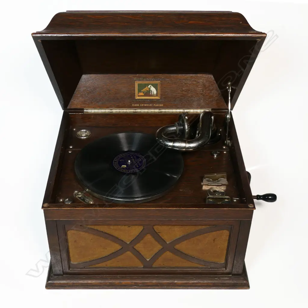 Oak-cased 'His Master's Voice' gramophone Image 1++