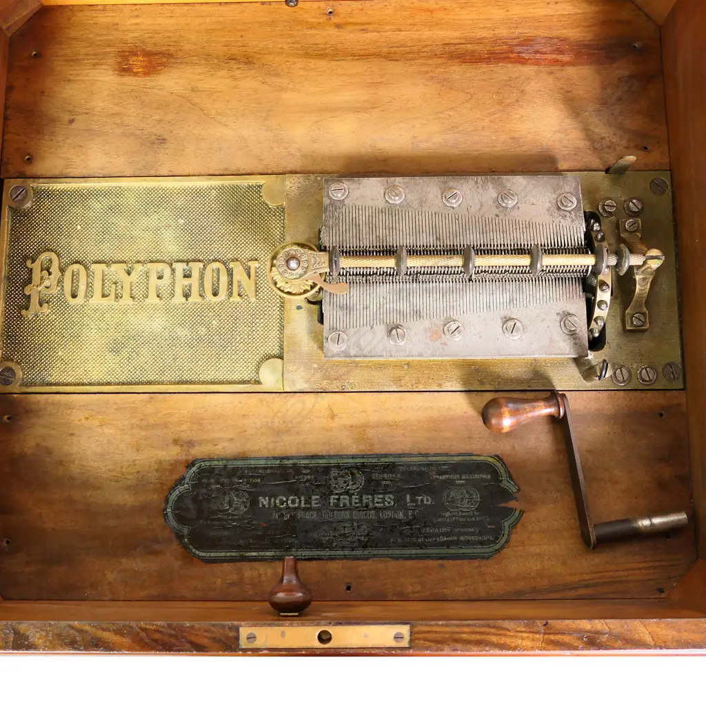 A 19thC walnut cased Polyphon, Image 1++