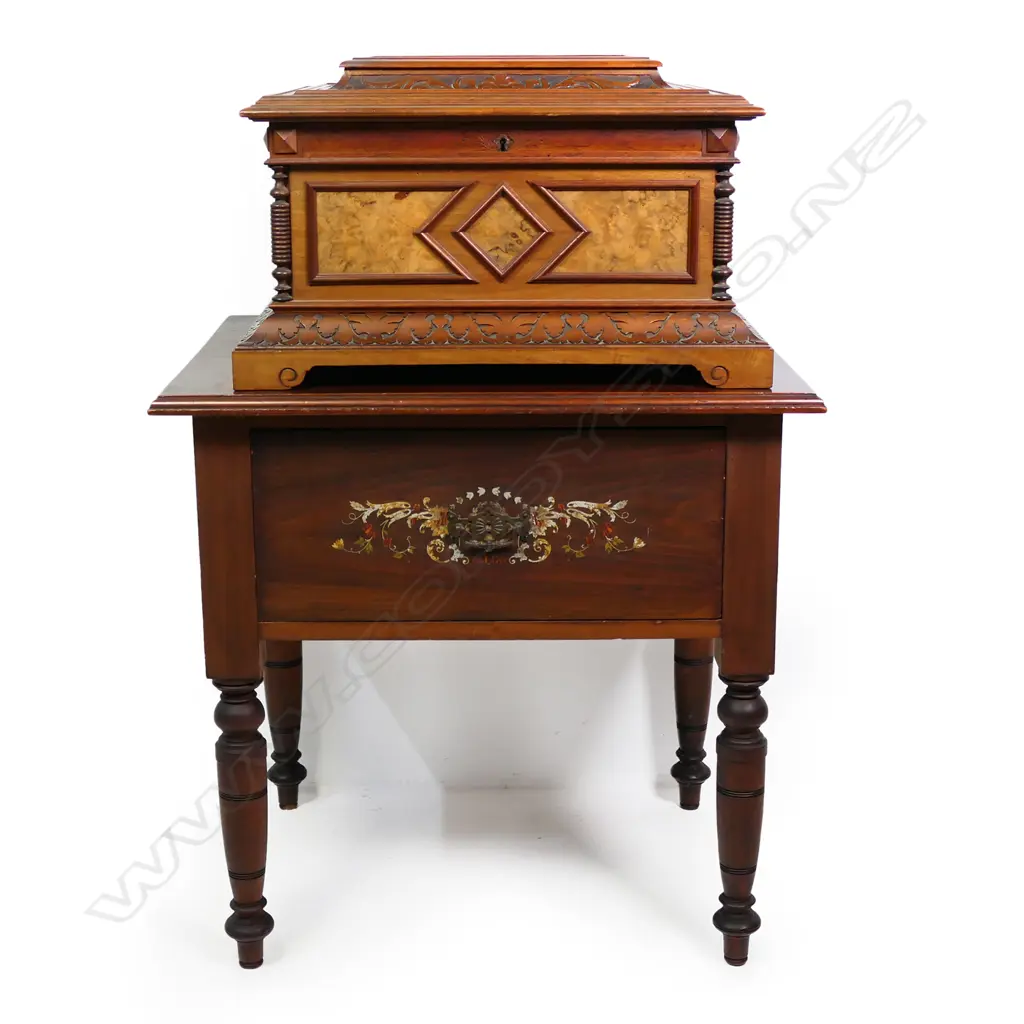 A 19thC walnut cased Polyphon, Image 1++