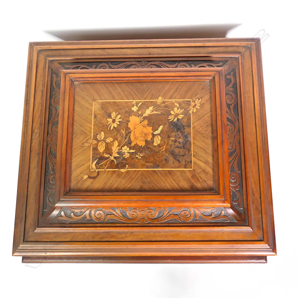 A 19thC walnut cased Polyphon, Image 1++