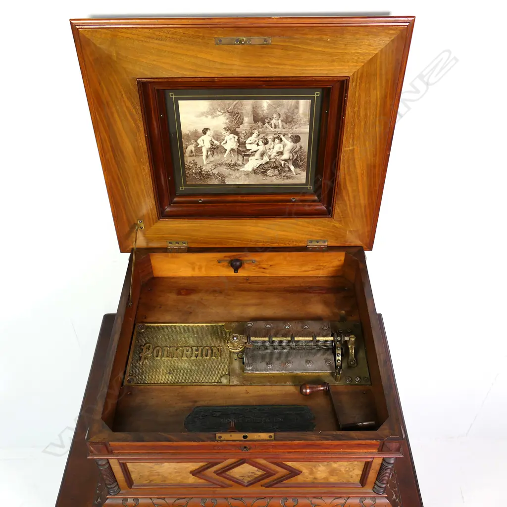 A 19thC walnut cased Polyphon, Image 1++