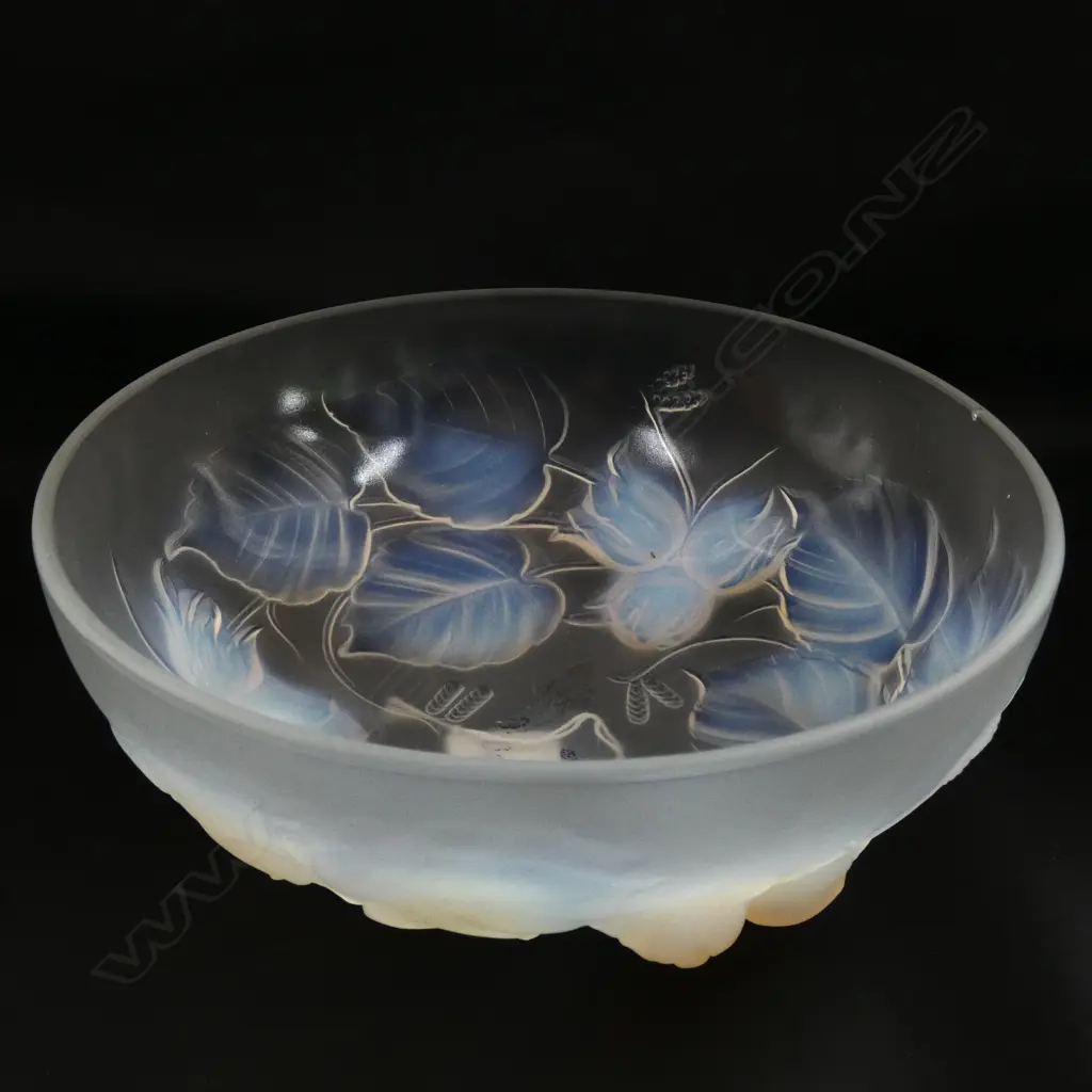 A 'Noisettes' opalescent glass bowl by Edmond Etling (Choisy-le-Roi, France), c.1930s Image 1++