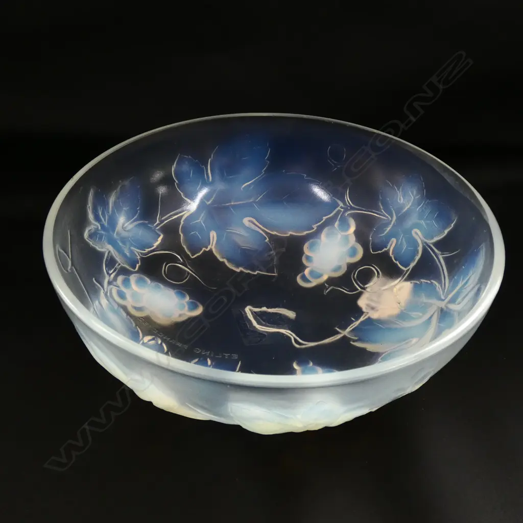A Vigne opalescent glass bowl by Edmond Etling (Choisy-le-Roi, France) c.1930s Image 1++