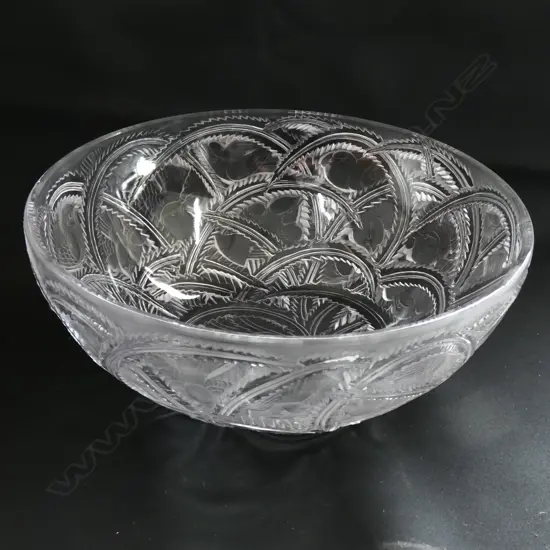 A Lalique glass 'Pinsons' (Finches) bowl