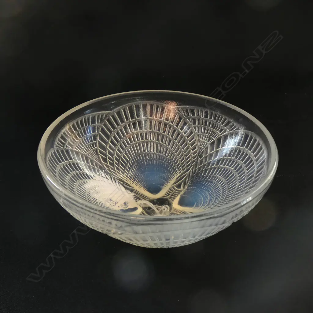 A Rene Lalique small ‘Coquilles’ opalescent glass bowl Image 1++