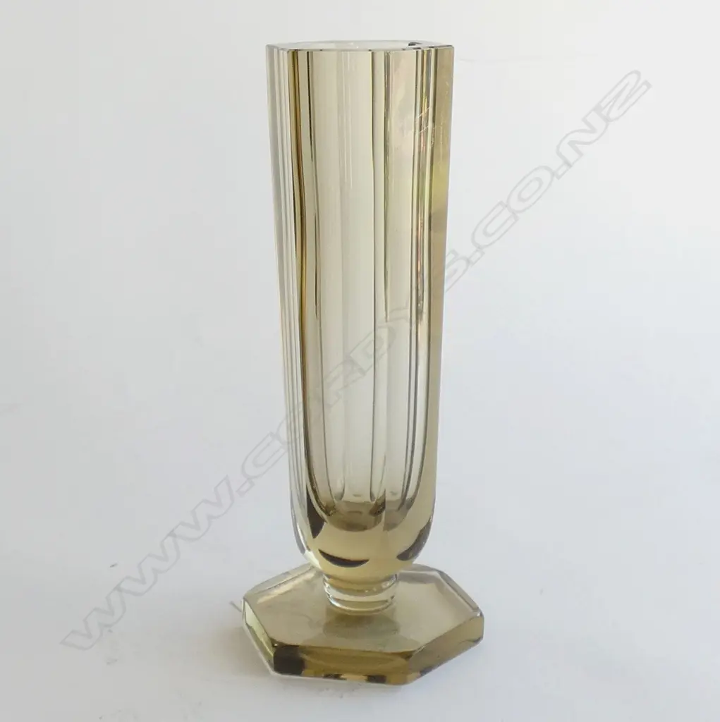 A inter-war period Kosta Glasbruk (Sweden) glass vase, attributed to Elis Berg (Bergh) Image 1++