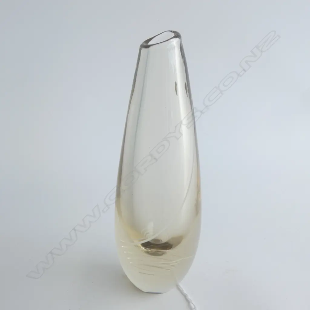 A Finnish glass vase designed by Gunnel Nyman for Nuutajarvi, Image 1++