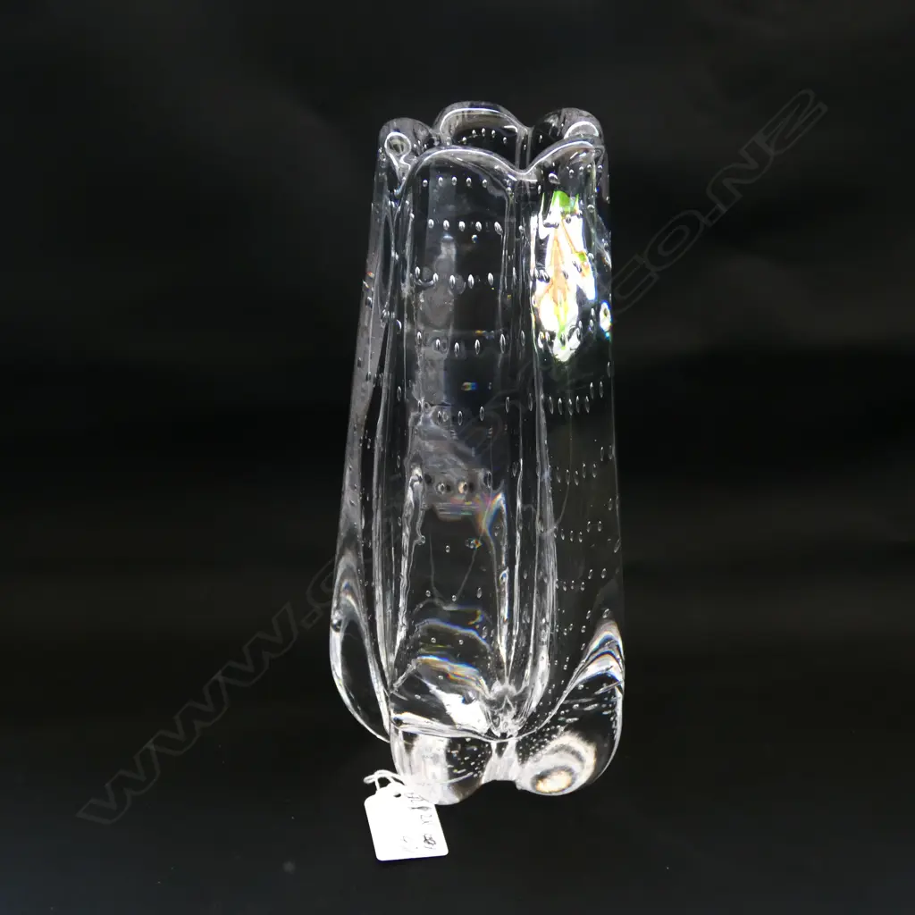 A heavy mid-century art glass vase, Image 1++