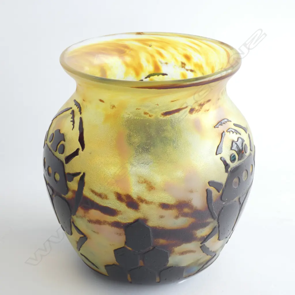 A 1930s cameo glass vase, Image 1++